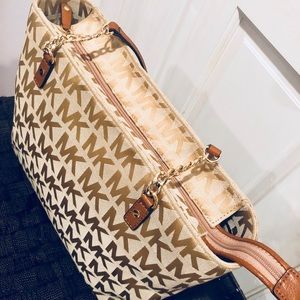 Michael Kors Jet Set East West Chain Tote (small)